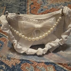 Elegant White Bow Bag with Pearl Accent